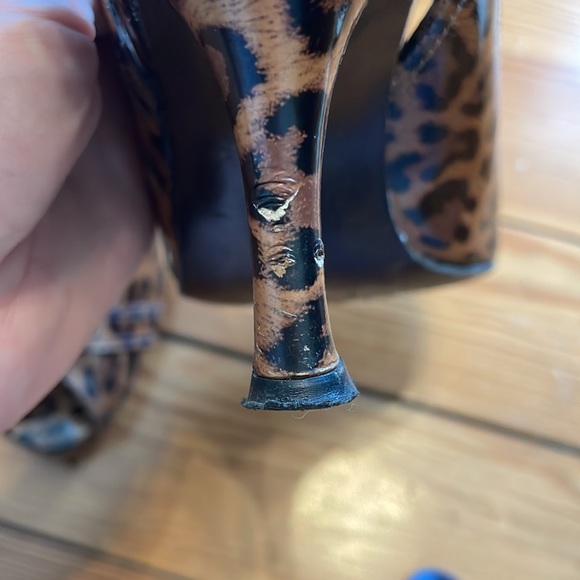 Stuart Weitzman Chatup Peep Toe Heels in Cashew Leopard Size 8 M - Picture 7 of 7
